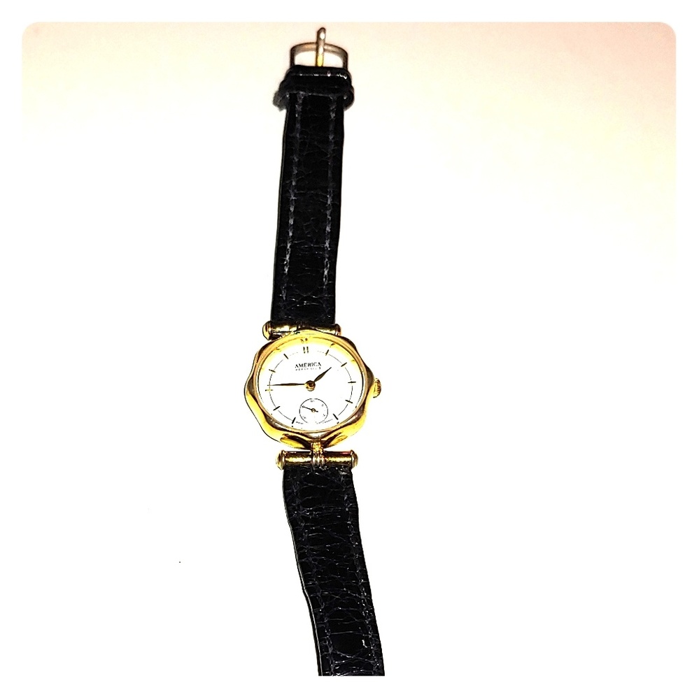Vintage Perry Ellis America leather band watch